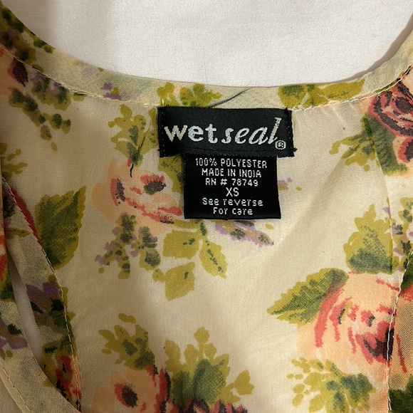 Floral sleeveless top - Picture 2 of 3